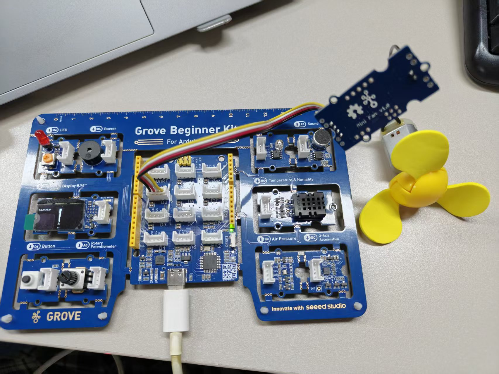 Blossom Fan project using Grove Beginner Kit OLED and Mini Fan